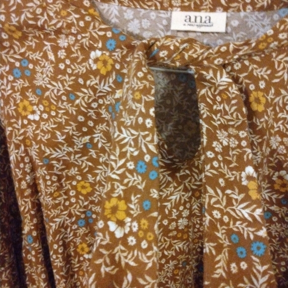 A.n.a. Brown floral design, Boho Tie Neck, Puff Sleeved, Plus Sized Top 2X - Picture 2 of 7